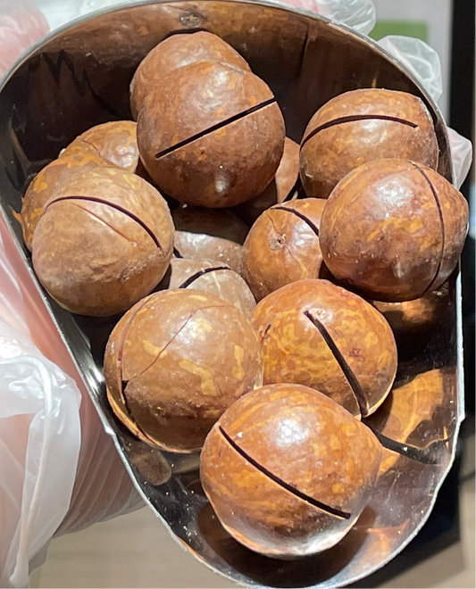 Macadamianötter med skal 500g